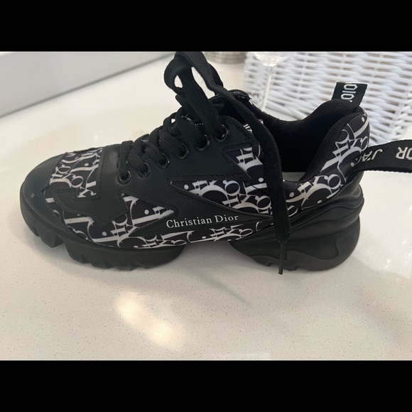 Very comfortable and light ! Never dressed - Picture 3 of 7